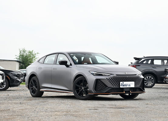 경쟁력 있는 스포츠 스마트 창 안 EV 창 UNI-V 5석 세단 1.5T 2.0T 자동차